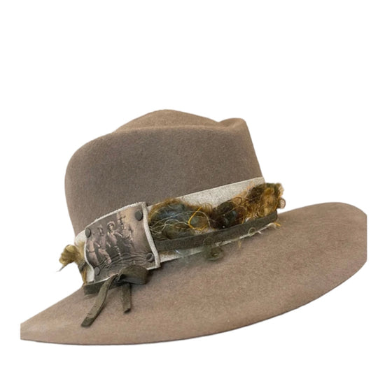 Taupe beaver Aspener med/large. 57.5cm