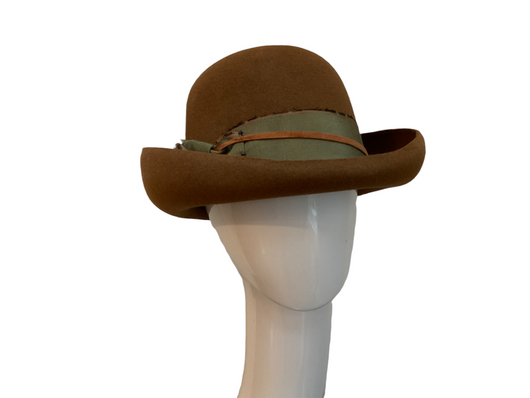 Cinnamon ‘Nora’ - Medium.