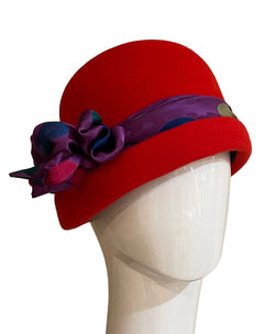 Darling red cloche with silk trim/lining. small.