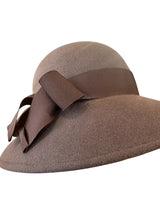 Lilac brimmed cloche 56cm