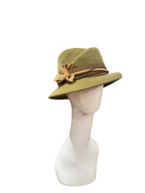 Soft Sage Grace with Twisted ribbon - med