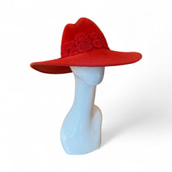 Large Brimmed Red Stunner-58cm