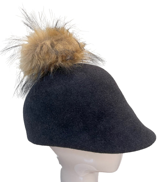 Equestrian with Pom Charcoal M